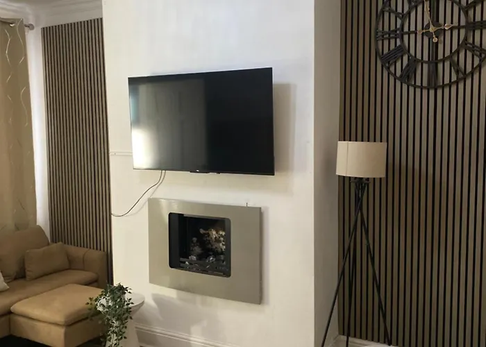 Traditional Central Home-Games Room-Free Parking