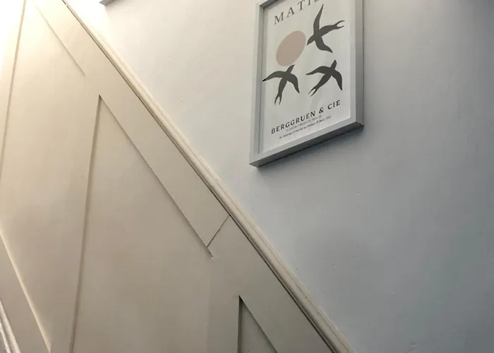 Traditional Central Home-Games Room-Free Parking